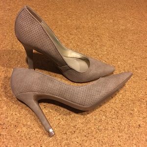 Guess pumps heels